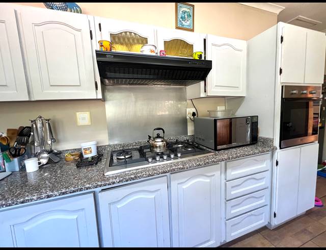4 BEDROOM HOUSE FOR SALE IN SCOTTBURGH CENTRAL